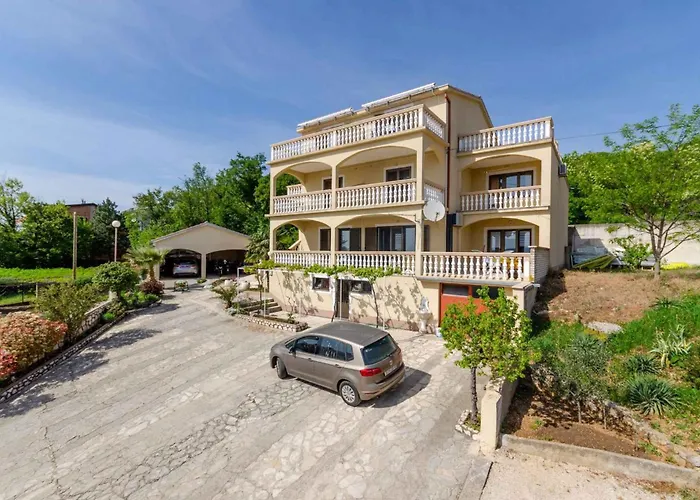 Two-bedroom Near Sea 12