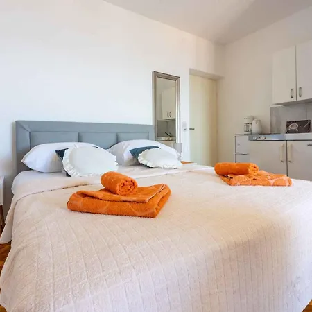 Two-bedroom Near Sea 12 * Crikvenica