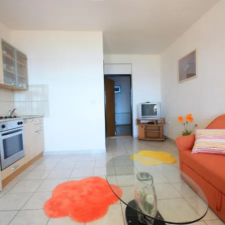 Two-bedroom Crikvenica Near Sea 12