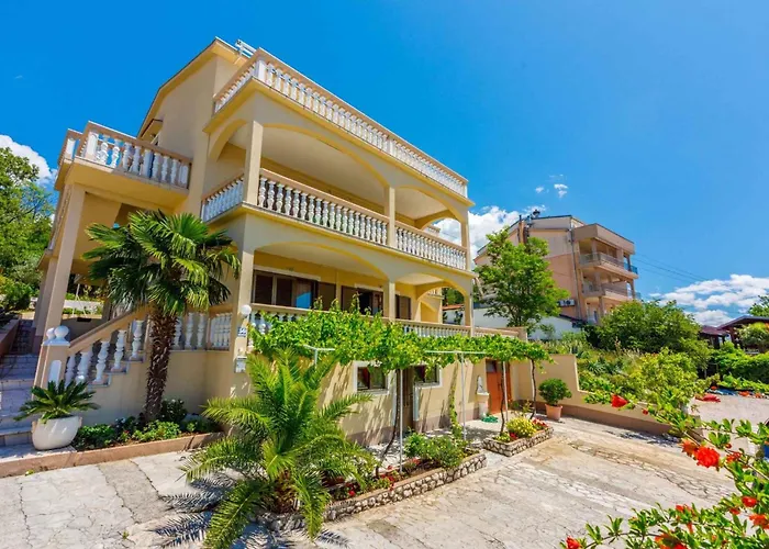 Two-bedroom Near Sea 12 *